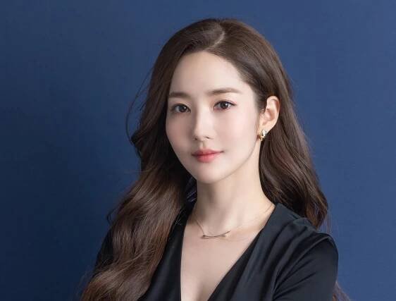 Park Min Young bude v novém seriálu doprovázet svobodné muže na večírky. Možná okouzlí i Go Kyung Pya a Kim Jae Younga