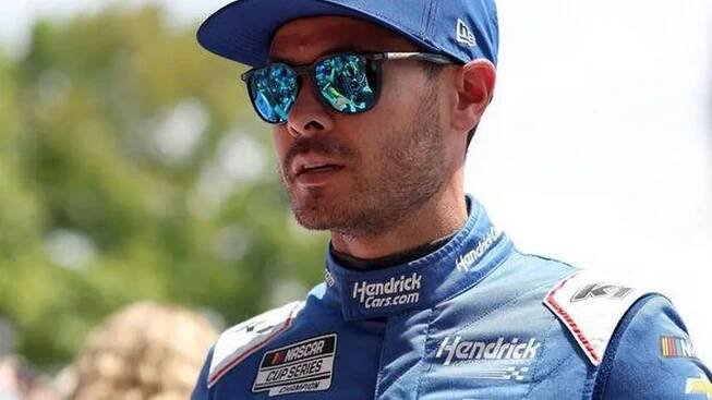 Kyle Larson makes feelings clear on Chase Elliott incident as NASCAR announcer stunned