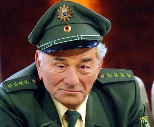 Herec Peter Falk ako inšpektor Colombo vyska | Zomrel herec Peter Falk ...