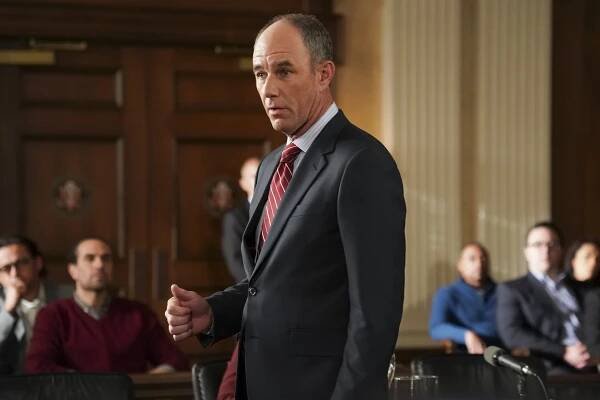 how-to-get-away-with-murder-episode-614-annalise-keating-is-dead-promotional-photo-26-ff53fbc7bc5b3af4204b07d679907604.jpg