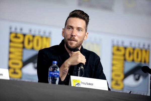 Soubor:Troy Baker SDCC 2019 (48378614692).jpg