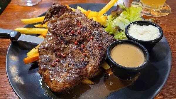 Steak & beer restaurant Titanic foto 3