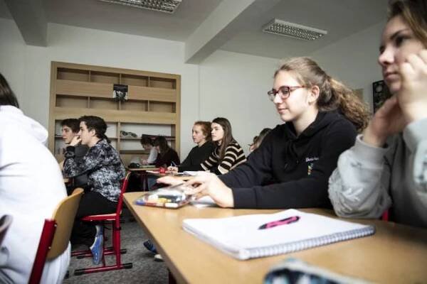 Tisková zpráva: S aplikovanými úlohami z matematiky má při maturitě potíže i velká část studentů gymnázií a lyceí - EDUin
