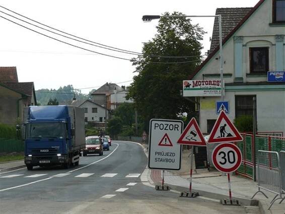 Otevřela se opravená silnice u Police na Náchodsku, objížďky končí
