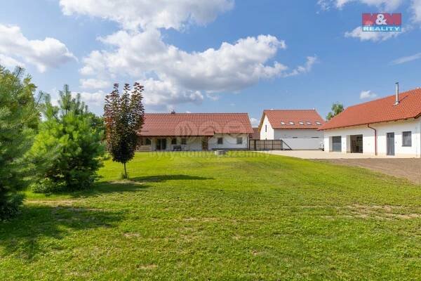 RD 175 m2, pozemek 2730 m2, Novosedly