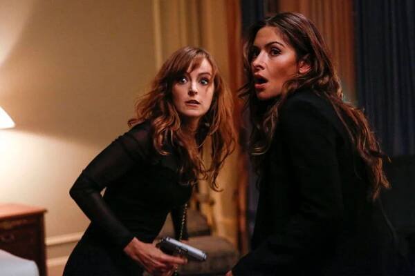 Reverie - Bond. Jane Bond. - Z filmu - Ahna O'Reilly, Sarah Shahi