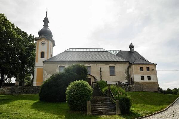 Kostel sv. Mikuláše v Petrovicích