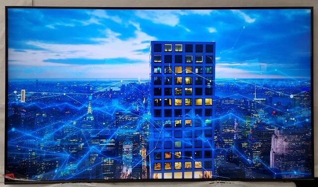 Televizor Samsung QE55Q60CAUXZT 55" QLED 4K UHD HDR Dolby Smart TV DVB-T2 Technologie HDR ano