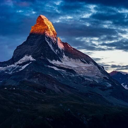 Sunlight At the Matterhorn Peak Wallpaper