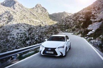 Lexus GS rozšiřuje nabídku verzí, přidává přeplňovaný benzínový motor a pohon všech kol