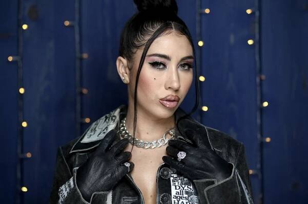 kali uchis profile 5
