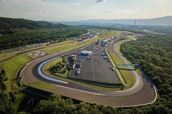 Z hnědouhelného dolu mezi elitu. Autodrom Most má za sebou už pestrou historii