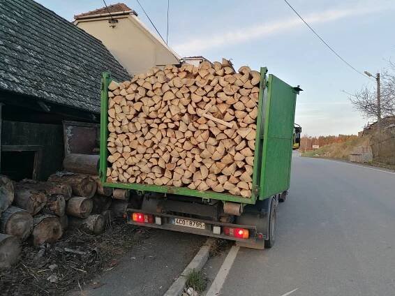 Suché palivové dřevo měkké - tvrdé naštípané