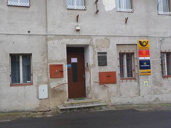 Oprava omítky OÚ a chodníku - Oficiální stránky obce Hříškov