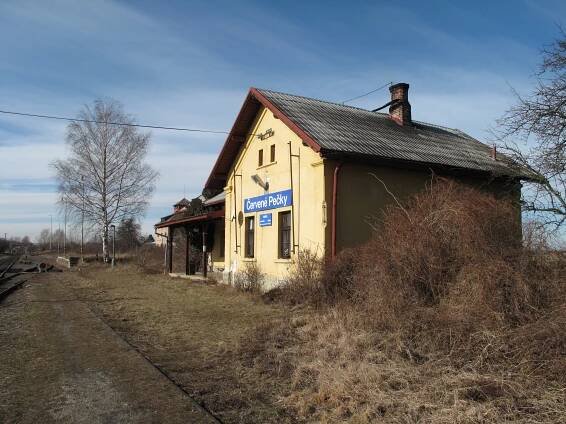 Soubor:Červené Pečky, vlaková zastávka.jpg