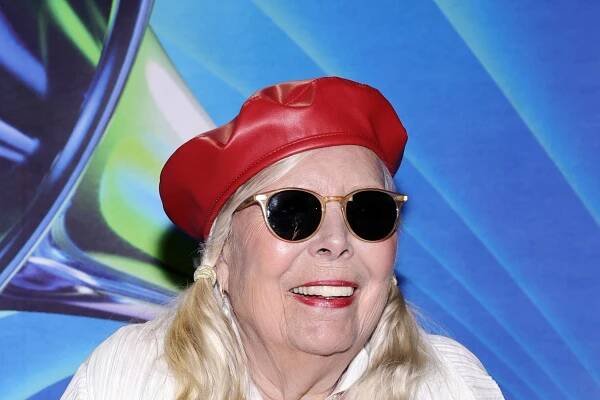Joni Mitchell’s Beret Is Still Her Greatest Style Signature at the 2022 Grammys
