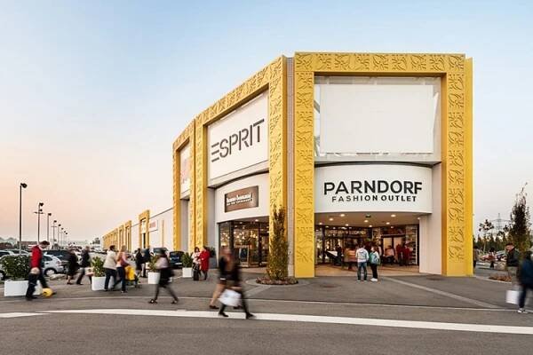 Black Friday - předvánoční nákupy v outletovém centru Parndorf