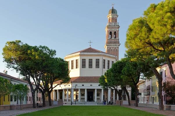 Soubor:Chiesa rotonda MGC DSC 0317.jpg – Wikipedie