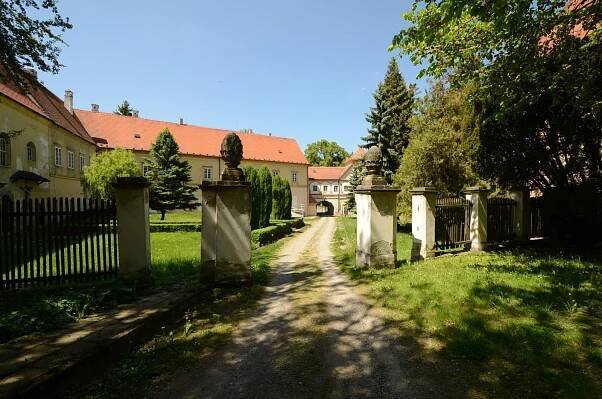 Zámek v Račicích se po letech opět otevřel veřejnosti. Zájem o něj je obrovský
