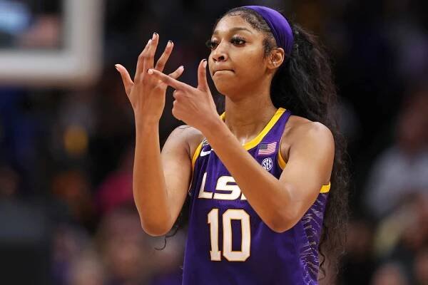 Punkie Johnson playing LSU's Angel Reese on SNL