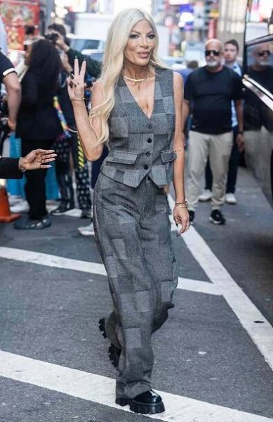 Tori Spelling new york 09 04 24