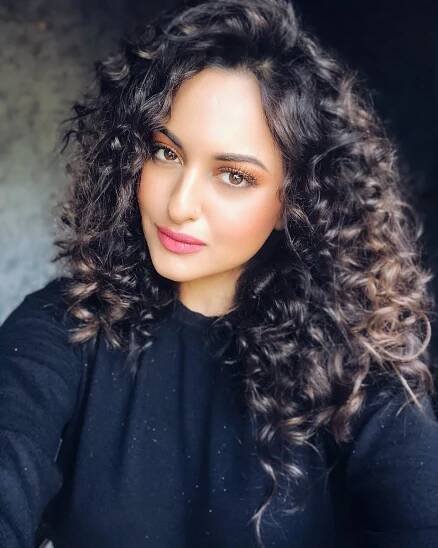 Sonakshi Sinha Hot Look Selfie