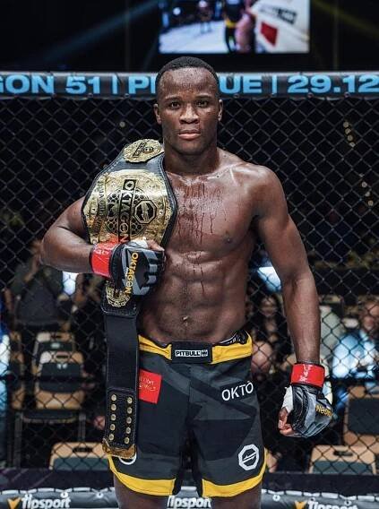 FOTO: MMA zápasník Losene Keita. – stránka 32