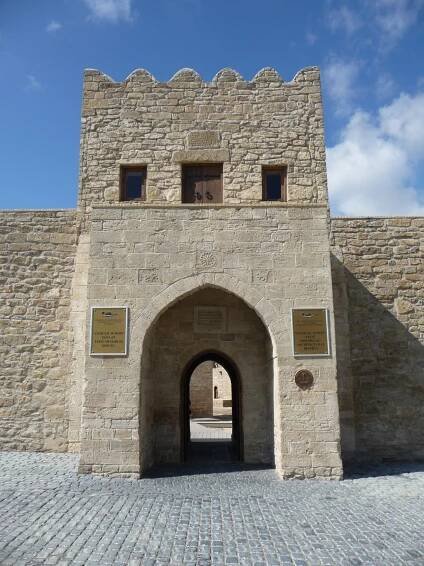 Baku - vetrom šľahané mesto na nekonečných zásobách ropy - Hroch.sk