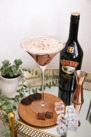 Chocolate Baileys Martini Recipe - Delicious Drinks with Baileys!