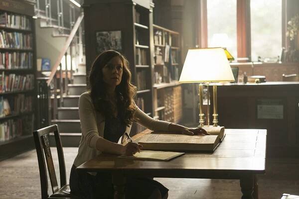 Witches of East End - The Son Also Rises (S02E02) (2014) | Galerie - Z epizody | ČSFD.cz