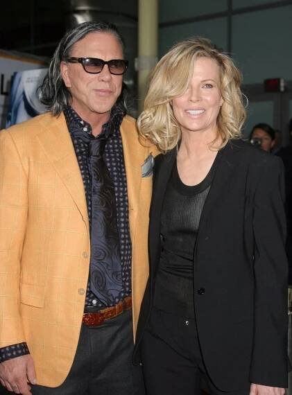 Kim Basinger s Mickey Rourkem.