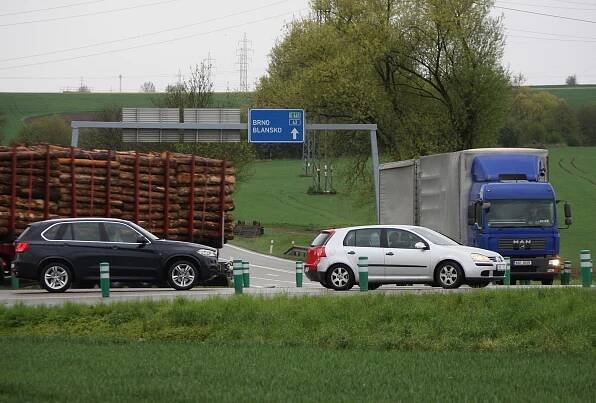 Nová křižovatka na I/43. Balisety u Sebranic nahradí kruhový objezd