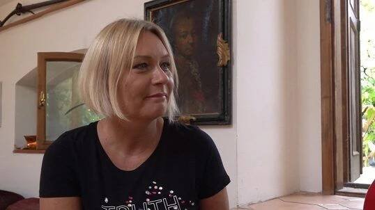 Bývalou televizní moderátorku teď slýcháte v rádiu: Ukážeme vám, jak bydlí v domě z 18. století