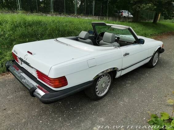 Mercedes-Benz SL 560