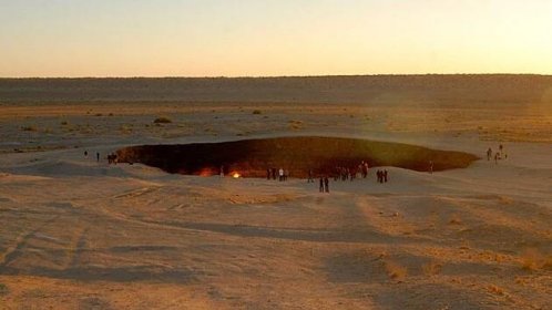 Brána do pekla je kráter na území Turkmenistánu uprostřed pouště Karakum nedaleko oázy Darvaza, ve kterém od roku 1971 hoří unikající zemní plyn.