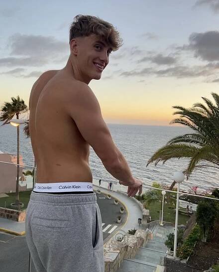 Stará láska nerezaví. Kočendovou na Kanárech překvapil její ex! Po vypadnutí z Love Islandu si užívají společnou dovolenou
