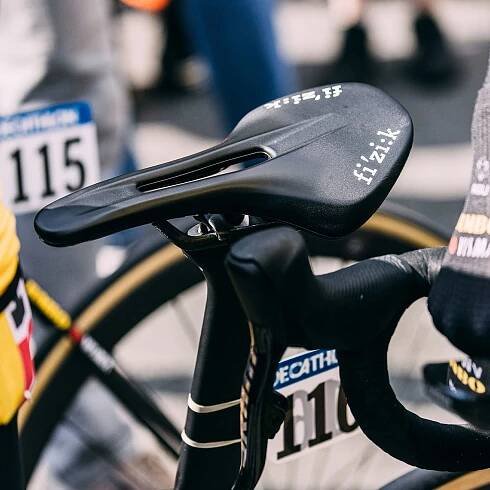 Fizik sedlo Vento Antares R5 140 mm černé Značka Fizik