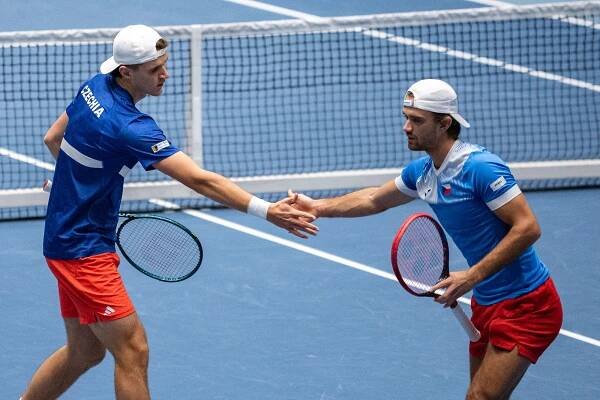 Češi v Ostravě vybojovali postup v Davis Cupu. A našli novou zbraň