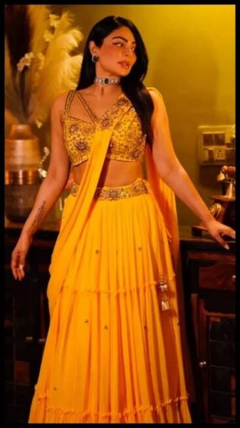 Neeru Bajwa's ethnic looks that will make you fall in love with her, AGAIN