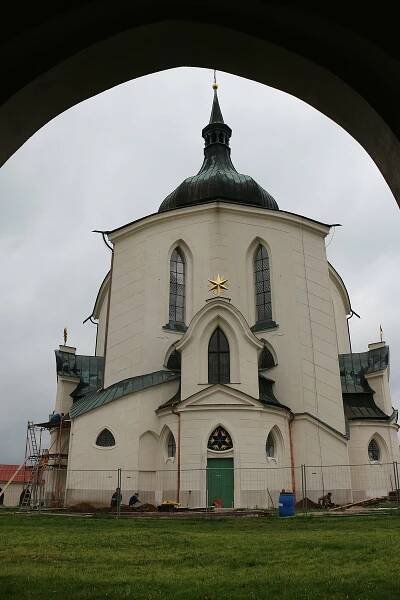 Po roce ticha první mše: kostel na žďárské Zelené hoře je znovu požehnaný