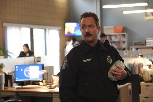 Thomas Lennon - Animal Control - Beagles and Lemurs - Z filmu