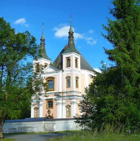 Kostel sv. Anny a sv. Jakuba Většího ve Staré Vodě