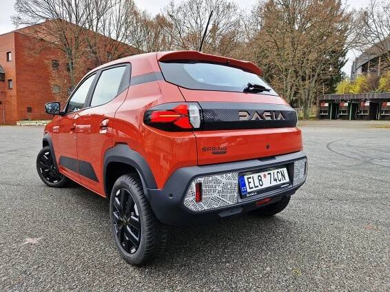 Nejlevnější, ale za jakou cenu? Dacia Spring prokoukla a dostala zajímavé novinky