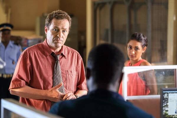 Smrt v ráji - Ve stopách vraha - Z filmu - Ardal O'Hanlon, Joséphine Jobert