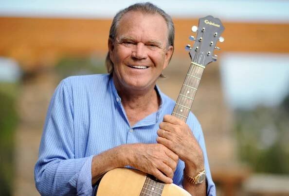 Zemřel Glen Campbell, americká countryová hvězda. Doprovázel i Elvise Presleyho a Franka Sinatru