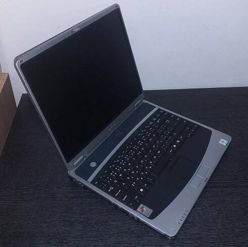Starý notebook UMAX VisionBook 3000CX