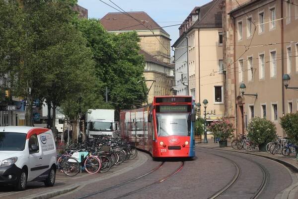 Freiburg – Straßenbahnen und Busse in Krefeld