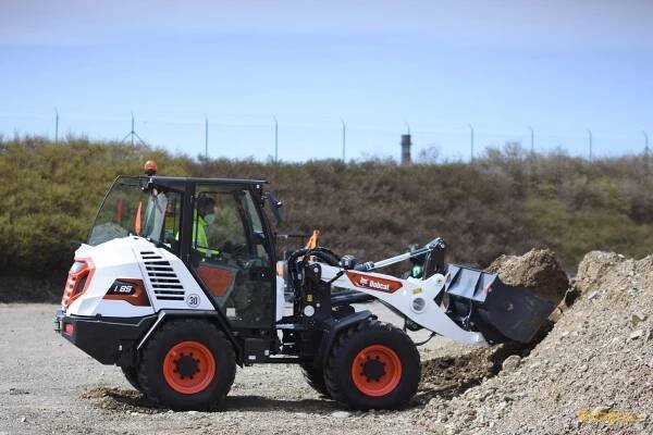 Bobcat L85: Recenze / Recenze / Články / bagry.cz - vše o stavebních strojích pro zemní práce