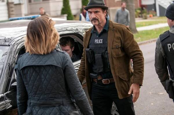 Policie Chicago - Knocked the Family Right Out - Z filmu - Elias Koteas