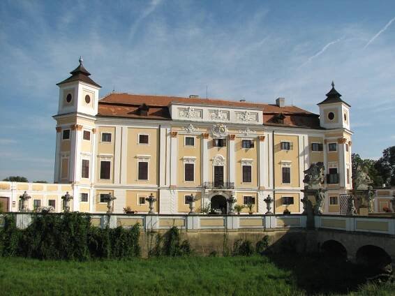 Soubor:Milotice - zámek (2).JPG – Wikipedie